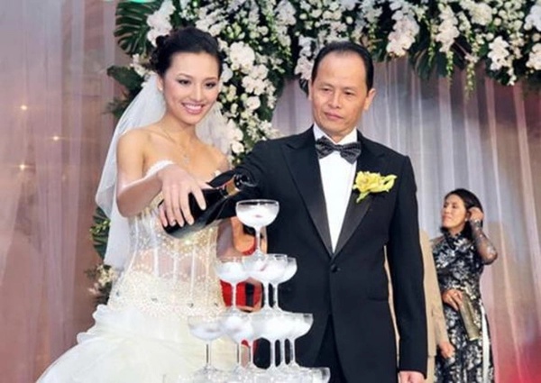 Hình cưới của siêu mẫu Huỳnh Thanh Tuyền và chồng doanh nhân Nguyễn Quang Minh. Ảnh: Facebook nhân vật.