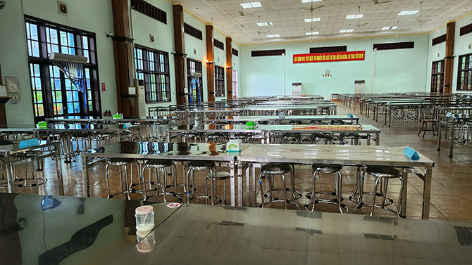 Cơ quan chức năng Hải Phòng đang làm hồ sơ xử phạt đơn vị cung cấp suất ăn 180 triệu đồng. Ảnh: Đại An