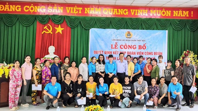 Phát triển đoàn viên chào mừng kỷ niệm Ngày thành lập Công đoàn Việt Nam