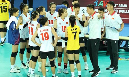 Tuyển bóng chuyền nữ U20 Việt Nam gặp U20 Trung Quốc ở vòng 2 giải U20 châu Á 2024. Ảnh: AVC
