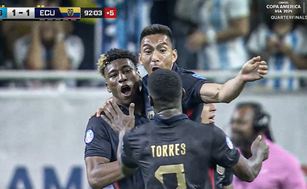 Ecuador ghi bàn gỡ hòa ở phút bù giờ. Ảnh: Cắt từ video