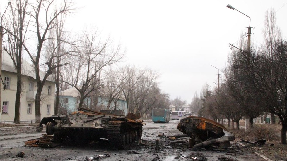 Các phương tiện quân sự bị cháy trong xung đột Nga - Ukraina. Ảnh: RIA Novosti