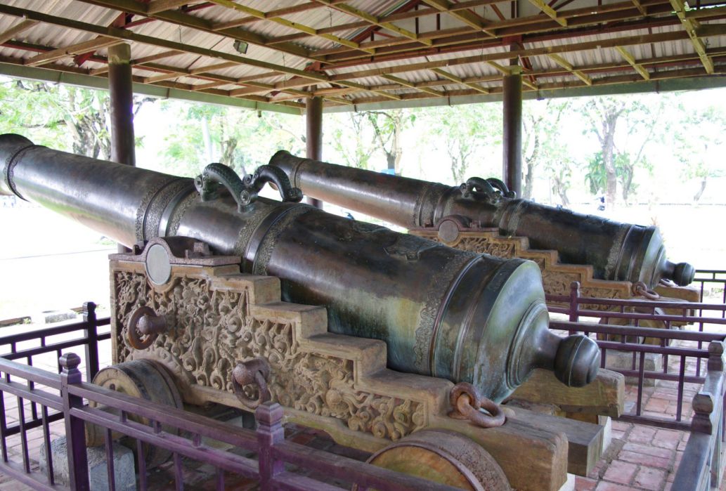 Cận cảnh Cửu vị thần công. 