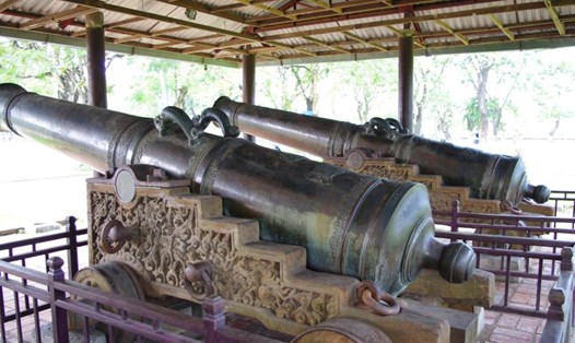 Cận cảnh Cửu vị thần công.