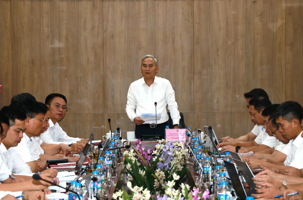 Phó Tổng Giám đốc Tập đoàn TKV Vũ Anh Tuấn phát biểu chỉ đạo tại hội nghị. Ảnh: TKV