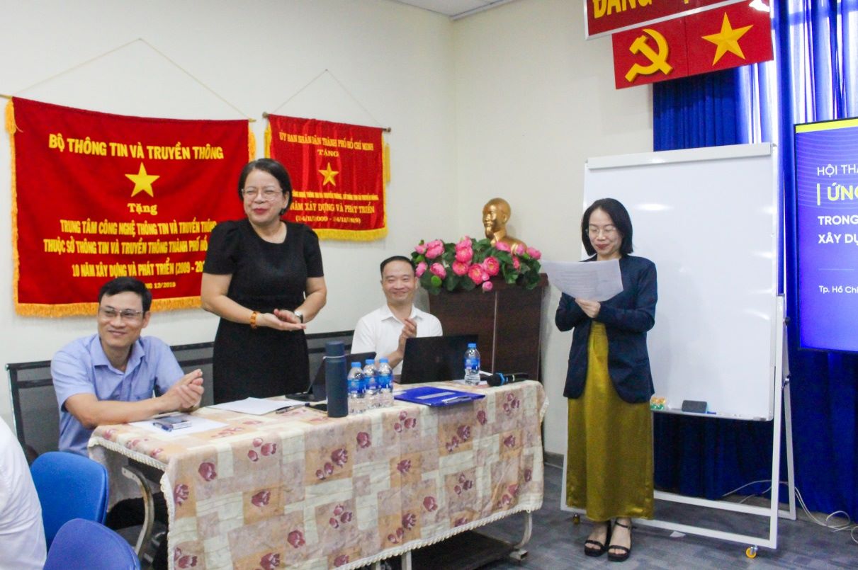 Bà Võ Thị Trung Trinh, Giám đốc Trung tâm Chuyển đổi số TPHCM phát biểu định hướng tại khóa đào tạo. Ảnh: Thu Trang