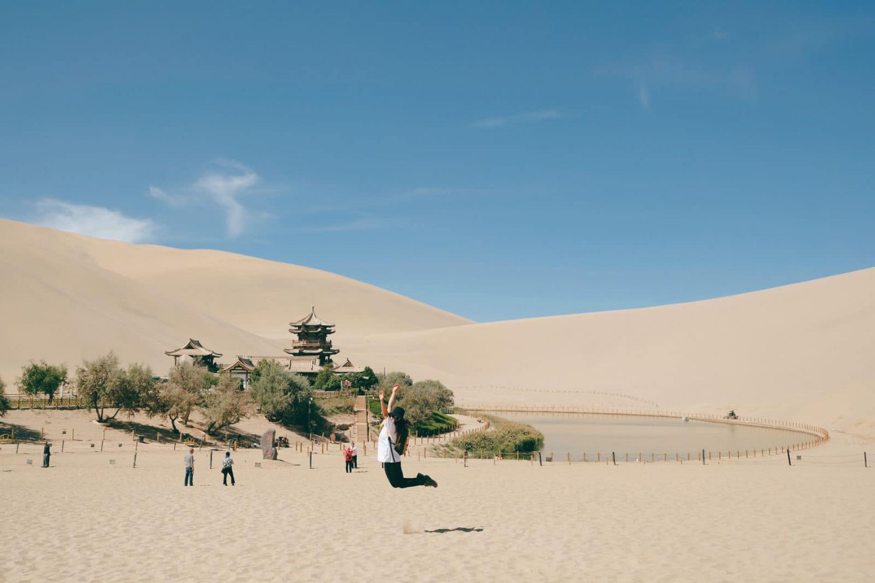 Hồ Nguyệt Nha - Đôn Hoàng, ở phía Tây tỉnh Cam Túc, Trung Quốc. Ảnh: Nhân vật cung cấp