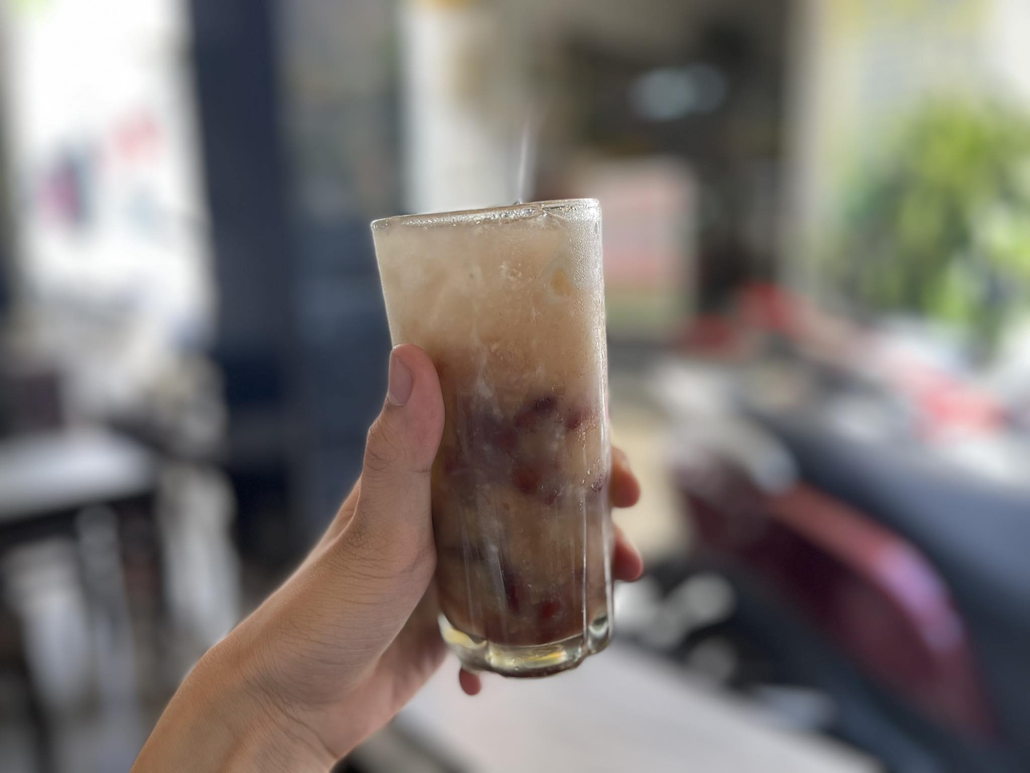 Các món chè ở quán đều đầy đặn, thanh mát.