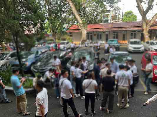 Hundreds of candidates present at Tan Trao University - the chosen location for the real estate brokerage certification exam. Photo: PV Group.