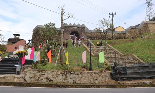 Dự án bảo tồn, tu bổ, phục hồi và phát huy giá trị di tích quốc gia Hải Vân Quan khởi công từ tháng 12.2021 với tổng mức đầu tư hơn 42 tỉ đồng. Ảnh: Nguyễn Linh