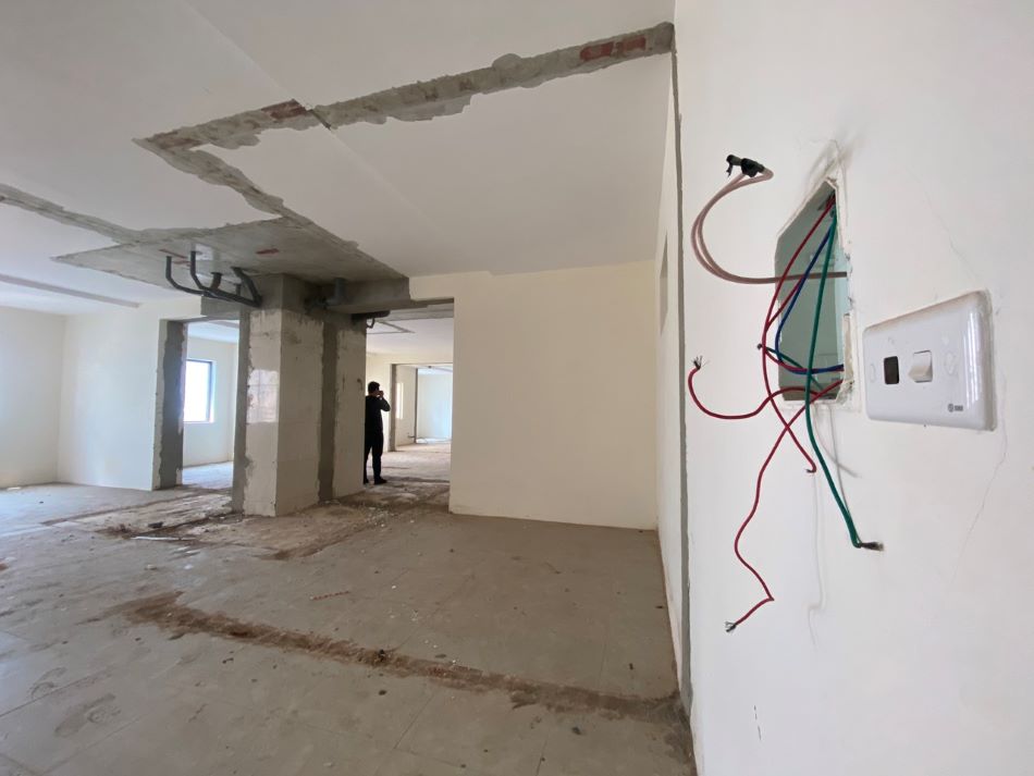 Tầng 5 của chung cư đã được tháo dỡ, trả lại nguyên trạng để chuyển đổi công năng làm nhà trẻ và nơi sinh hoạt cộng đồng. Ảnh: Văn Trực