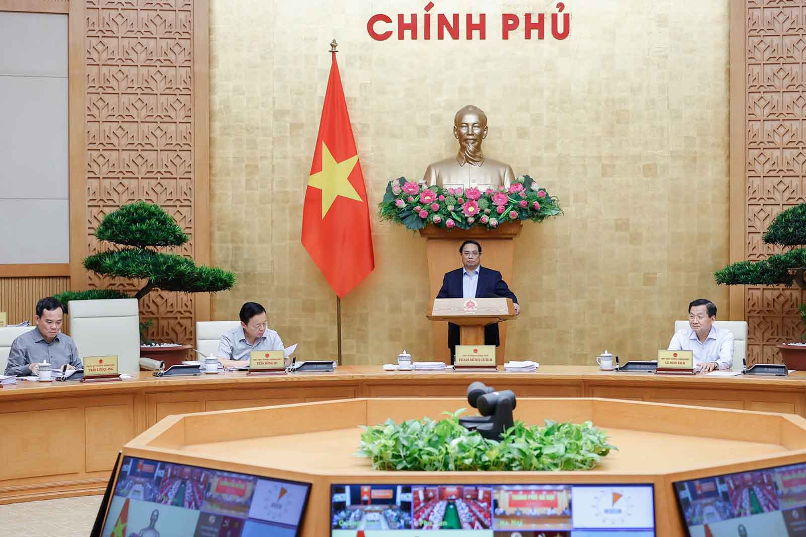 Thủ tướng Chính phủ Phạm Minh Chính phát biểu tại phiên họp Chính phủ thường kỳ tháng 6 và hội nghị Chính phủ với các địa phương. Ảnh: VGP