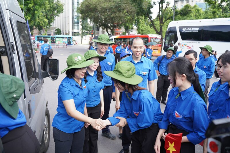 Thành đoàn, Hội Sinh viên Việt Nam thành phố cũng đã liên kết chặt chẽ với các tỉnh, thành đoàn để rà soát nhu cầu tình nguyện trên các địa bàn khó khăn; điều phối các đội hình tình nguyện trong việc lựa chọn địa bàn, giới thiệu địa bàn triển khai Chiến dịch.