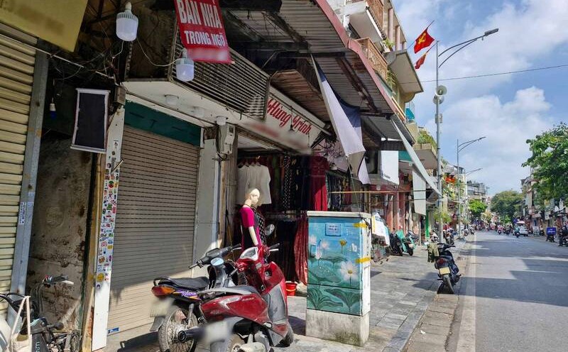 Nhà trong ngõ trên phố Hàng Ngang (quận Hoàn Kiếm, Hà Nội). Ảnh: Thu Giang
