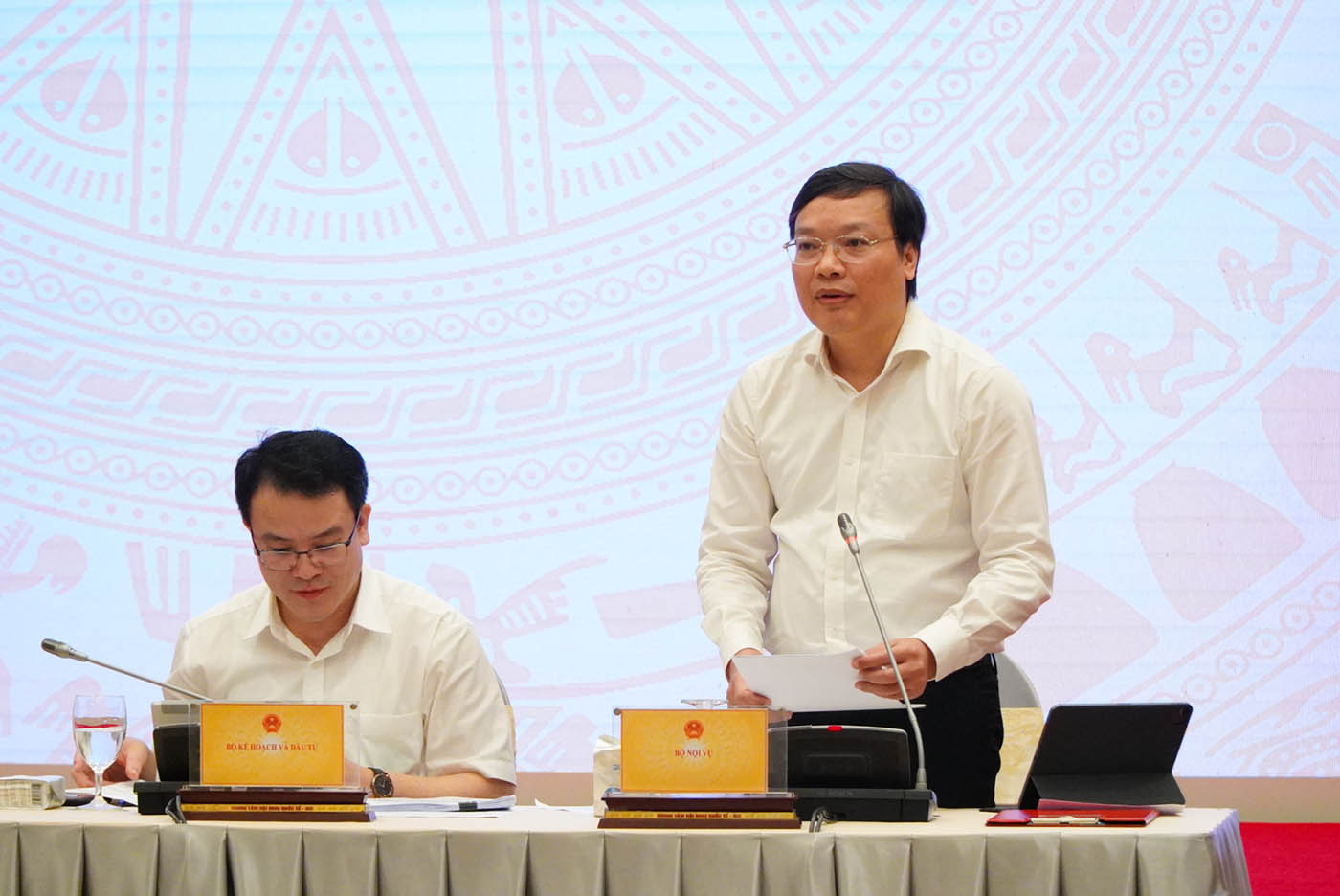 Thứ trưởng Bộ Nội vụ Trương Hải Long thông tin tại buổi họp báo chiều 6.7. Ảnh: Phạm Đông