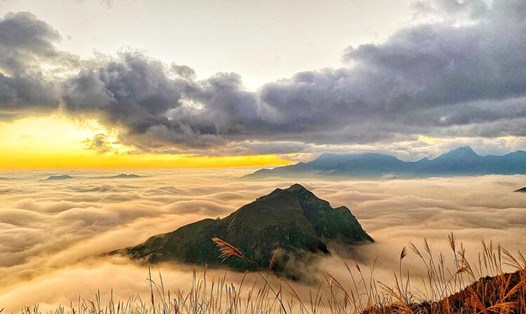 Đặt chân đến đỉnh Ky Quan San tựa như chốn thần tiên.  Ảnh: Trang Anh Hoàng