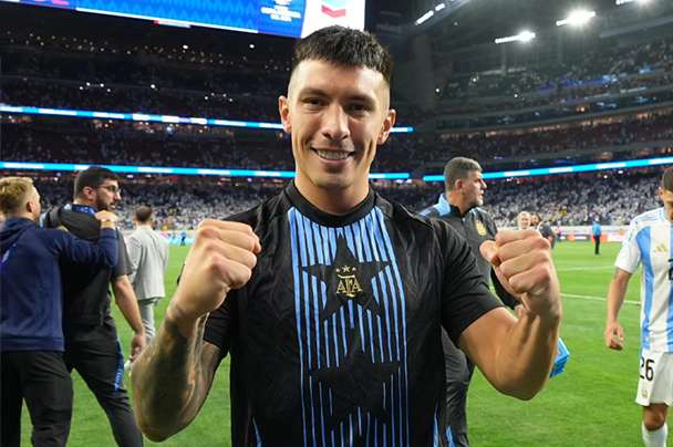 Lisandro Martinez được chấm 7,8 điểm (theo SofaScore), cao nhất trong trận tứ kết giữa Argentina và Ecuador. Ảnh Liên đoàn bóng đá Argentina
