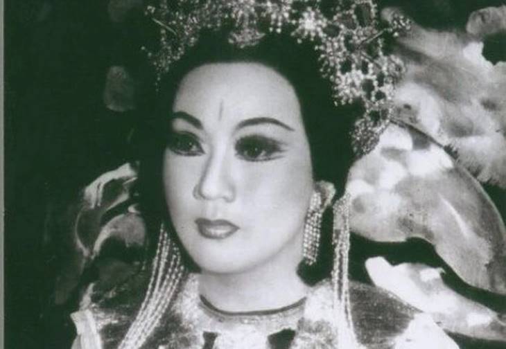 Cố nghệ sĩ Thanh Nga trong vai thái hậu Dương Vân Nga. Ảnh: Tư liệu