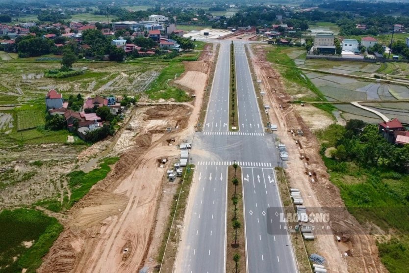 Đường Vành đai 5 qua Thái Nguyên có điểm đầu là ranh giới Bắc Giang - Thái Nguyên, điểm cuối là ranh giới Thái Nguyên - Vĩnh Phúc. Giai đoạn 2021-2025, tuyến đường này là đường cấp II, 4 làn xe và đường đô thị 6 làn xe. 