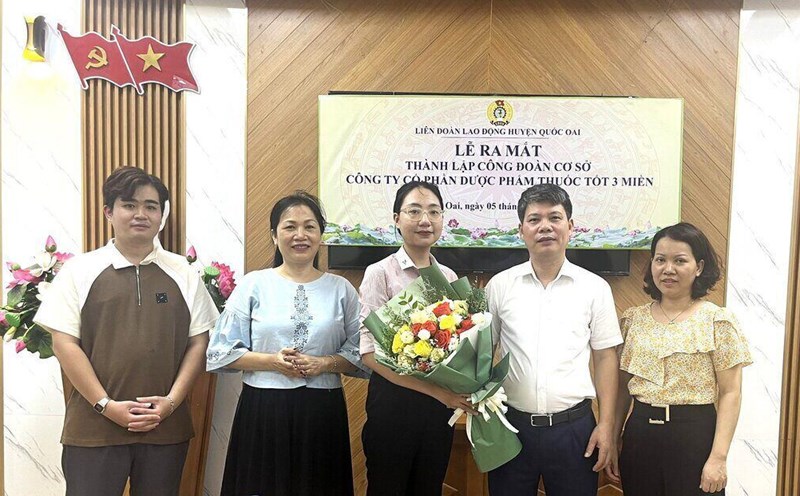 Lễ ra mắt Công đoàn cơ sở Công ty Cổ phần Dược phẩm thuốc tốt 3 miền. Ảnh: CĐH