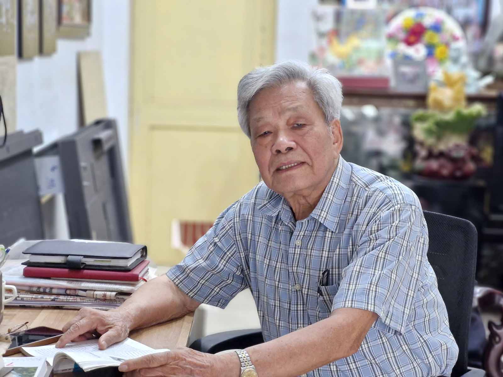 Ông Nguyễn Túc - Ủy viên Đoàn Chủ tịch Ủy ban Trung ương MTTQ Việt Nam - trao đổi với Lao Động. Ảnh: Lan Nhi