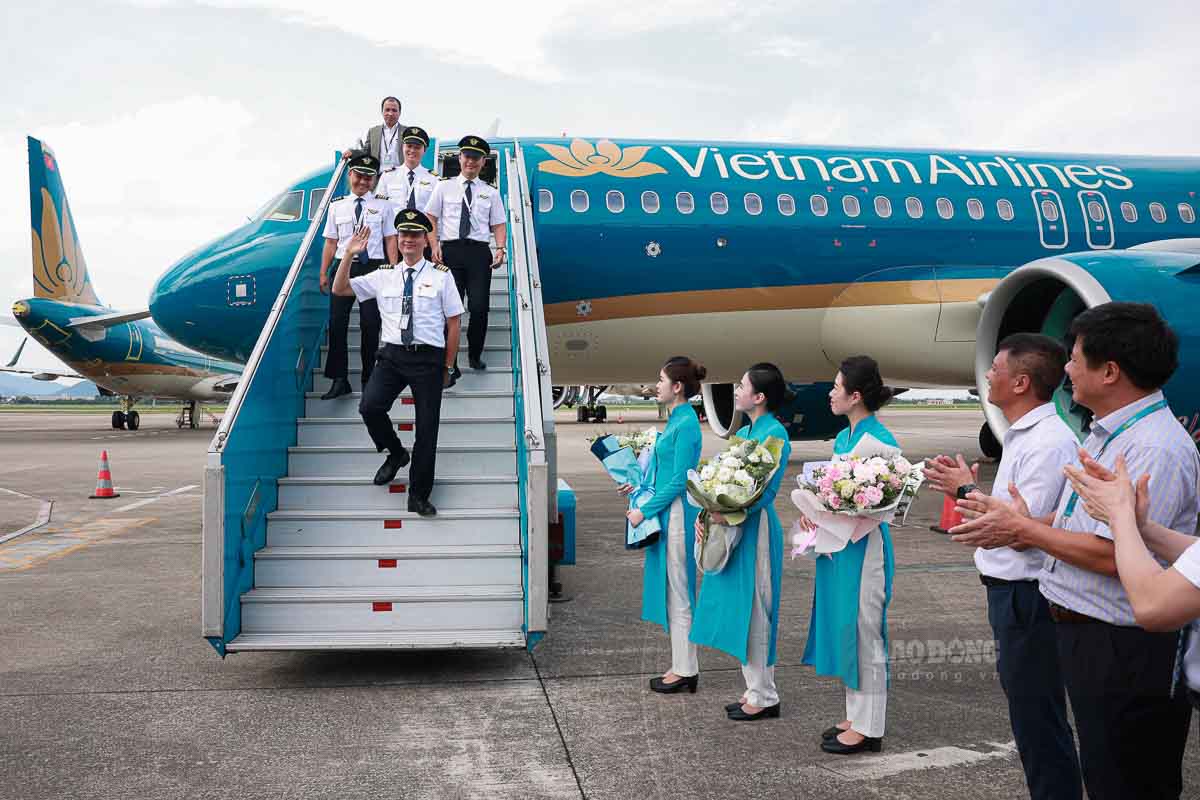 Đây là máy bay đầu tiên trong số ba chiếc Airbus A320neo mà Vietnam Airlines sẽ tiếp nhận trong năm nay.