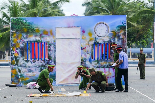 Lực lượng trật tự thôn (an ninh, trật tự ở cơ sở) ra mắt ở Nam Định. Ảnh: Công an tỉnh Nam Định
