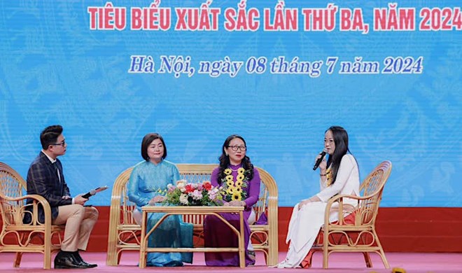 Nữ cán bộ công đoàn chủ chốt, cán bộ nữ công chia sẻ kinh nghiệm chăm lo lao động nữ