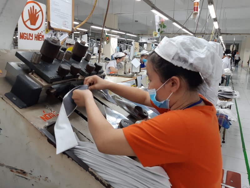 Công ty Cổ phần Việt Hưng đang có nhu cầu tuyển dụng  120 CN với thu nhập khoảng 11 triệu đồng/người/tháng. Ảnh: Nam Dương