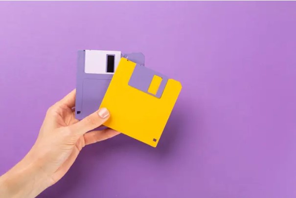 Đĩa mềm sẽ không còn được sử dụng trong các thủ tục hành chính tại Nhật Bản trong thời gian tới. Ảnh: AFP