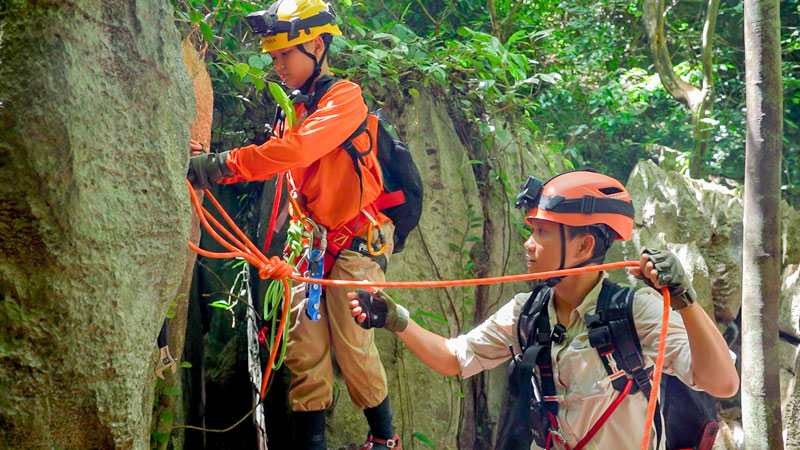 Nhân vật trải nghiệm trong chương trình "Cha con vạn dặm". Ảnh: Nguyễn Dương