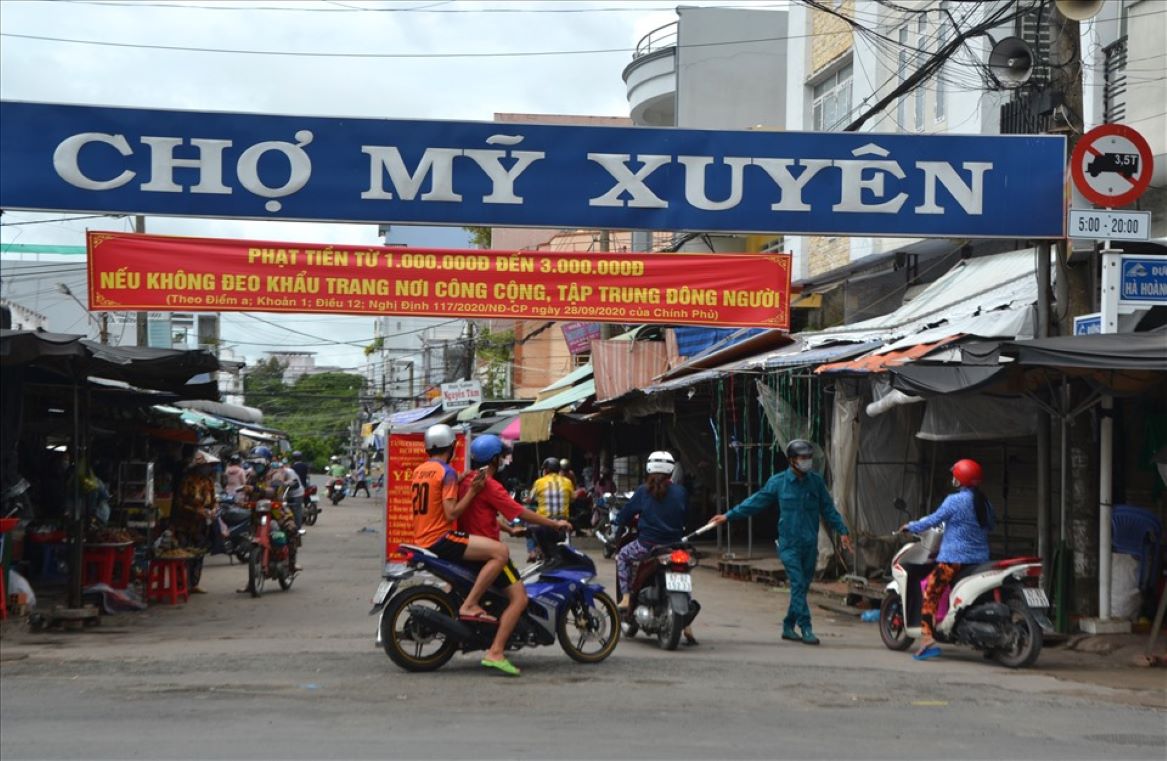 Chợ Mỹ Xuyên, một trong những ngôi chợ sầm uất của TP Long Xuyên. Ảnh: Thanh Mai