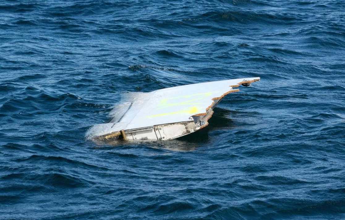 Mảnh vỡ được cho là của MH370. Ảnh chụp màn hình