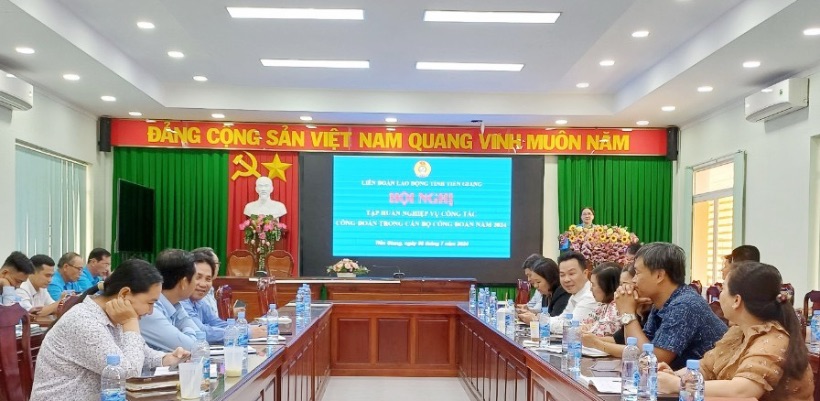 Công đoàn nghành Nông nghiệp và Phát triển nông thôn tỉnh Tiền Giang tổ chức hội nghị tập huấn cho các cán bộ công đoàn cơ sở. Ảnh: Kim Thoa