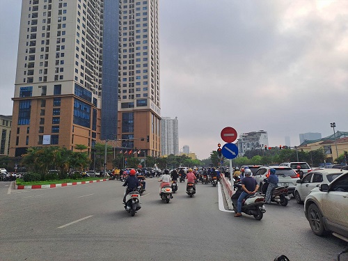 Khó xử lý phạt nguội đối với môtô, xe máy vi phạm giao thông. Ảnh: Minh Hạnh 