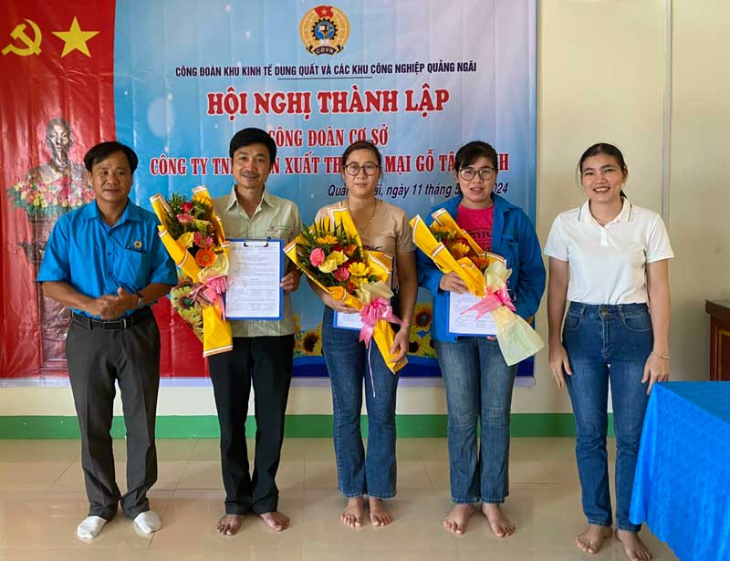 Trong 6 tháng đầu năm, Công đoàn Khu kinh tế Dung Quất và các khu công nghiệp Quảng Ngãi phát triển mới 9.380 đoàn viên. Ảnh: Thành Nhân