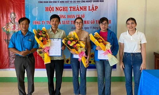 Trong 6 tháng đầu năm, Công đoàn Khu kinh tế Dung Quất và các khu công nghiệp Quảng Ngãi phát triển mới 9.380 đoàn viên. Ảnh: Thành Nhân