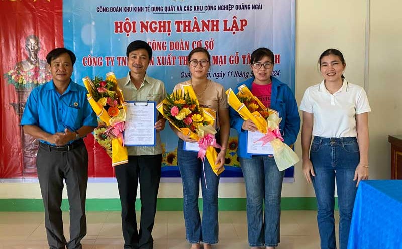 Trong 6 tháng đầu năm, Công đoàn Khu kinh tế Dung Quất và các khu công nghiệp Quảng Ngãi phát triển mới 9.380 đoàn viên. Ảnh: Thành Nhân