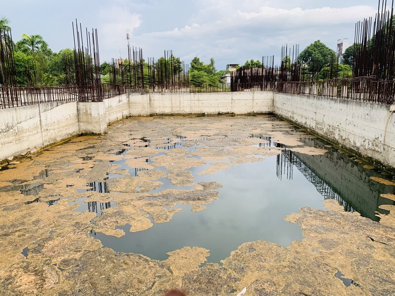 Sau 7 năm triển khai, Dự án Khu dịch vụ chất lượng cao - Bệnh viện đa khoa tỉnh Quảng Ngãi chỉ làm xong phần móng. Ảnh: Viên Nguyễn