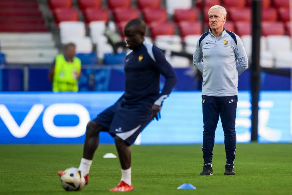 Huấn luyện viên Didier Deschamps của Pháp không quan tâm đến chuyện đá xấu hay đá đẹp. Ảnh: UEFA