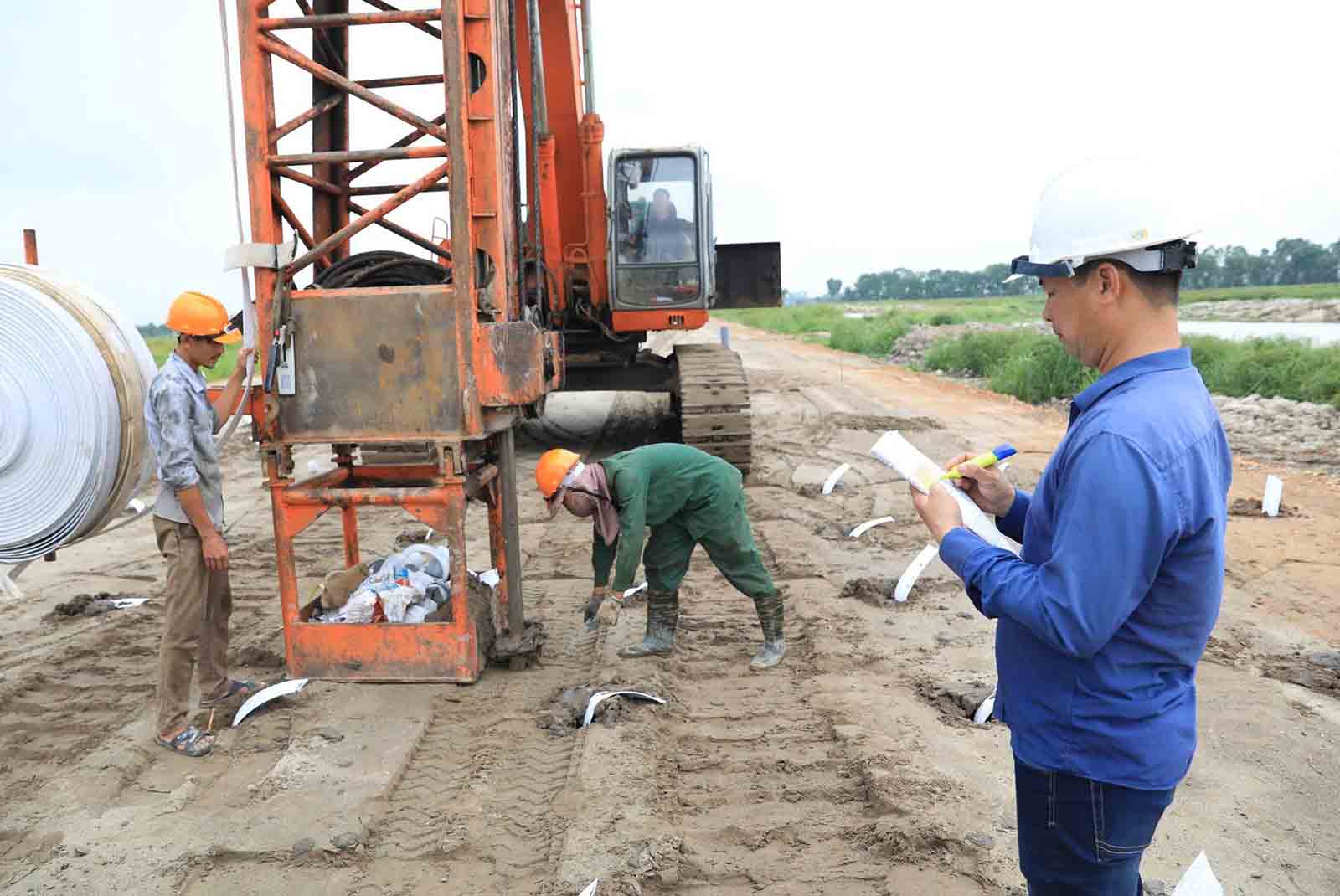 Hình ảnh thi công dự án Vành đai 4 Vùng Thủ đô. Ảnh: Phạm Đông