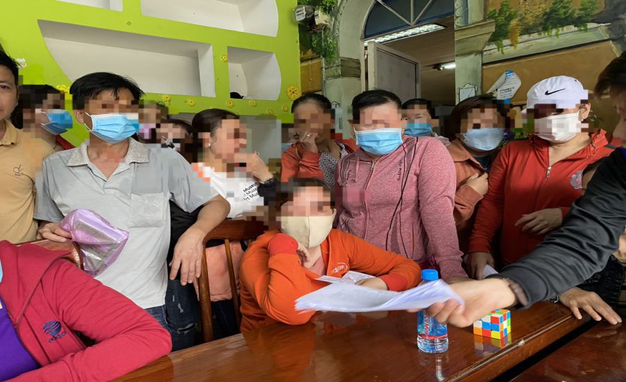 Công nhân lao động bị nợ đóng BHXH chạy đôn chạy đáo khắp nơi nhờ bảo vệ quyền lợi. Ảnh: Đình Trọng