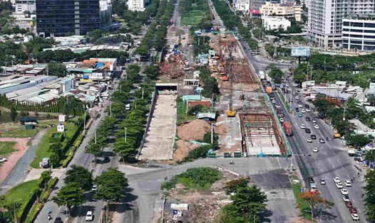 Công trường dự án hầm chui ở nút giao Nguyễn Văn Linh - Nguyễn Hữu Thọ. Ảnh: Minh Quân