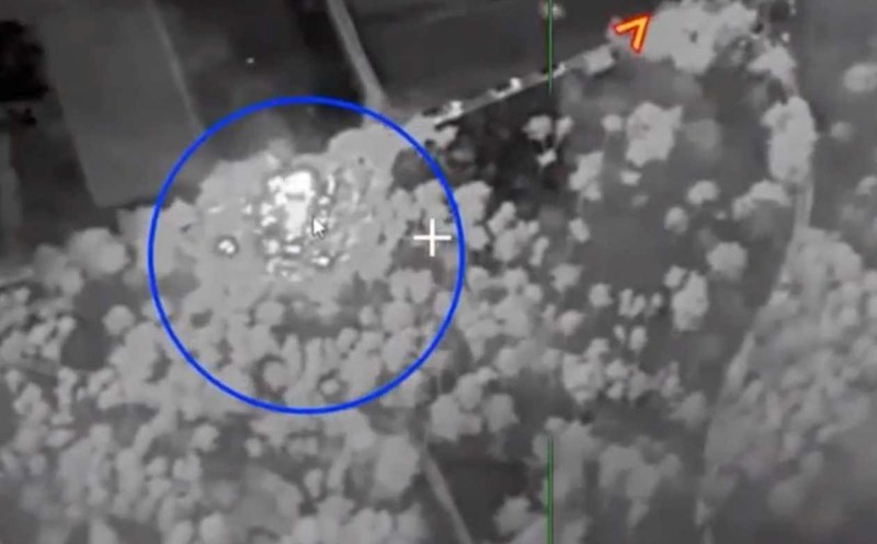 Tên lửa Iskander của Nga nhắm mục tiêu vào kho vũ khí Ukraina. Ảnh cắt từ video