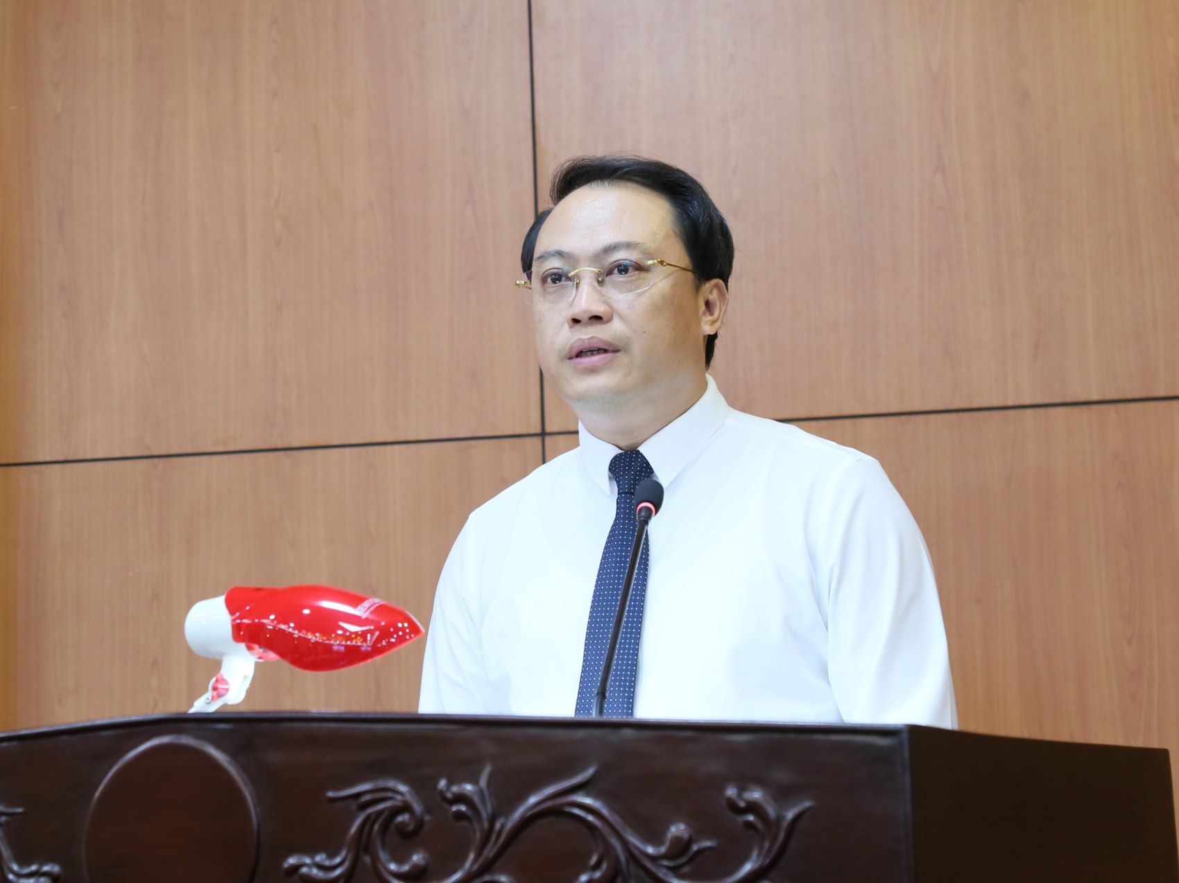 Mr. Ha Tien Thang - new Director of Thai Binh Department of Home Affairs delivered a speech accepting his duties. Photo: Nam Hong