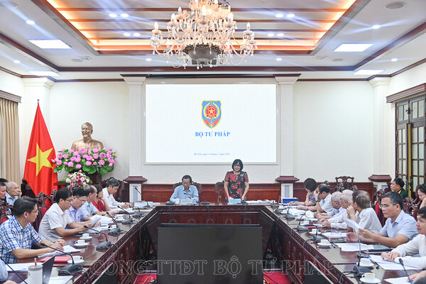 Bộ Tư pháp tổ chức phiên họp thẩm định Dự án Luật Nhà giáo. Ảnh: Bộ Tư pháp