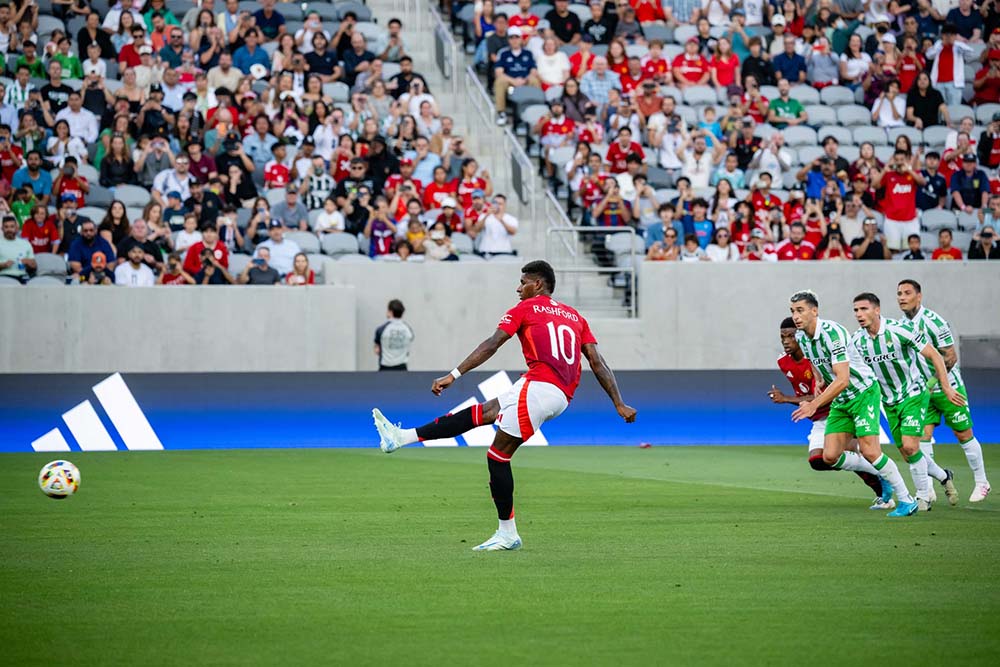 Rashford successfully took the penalty for Man United. Photo: MUFC