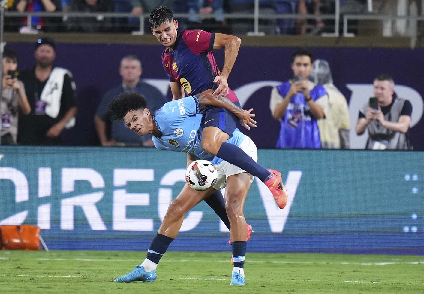 Marc Bernal had a pretty good debut in the friendly match against Man City. Photo: AFP