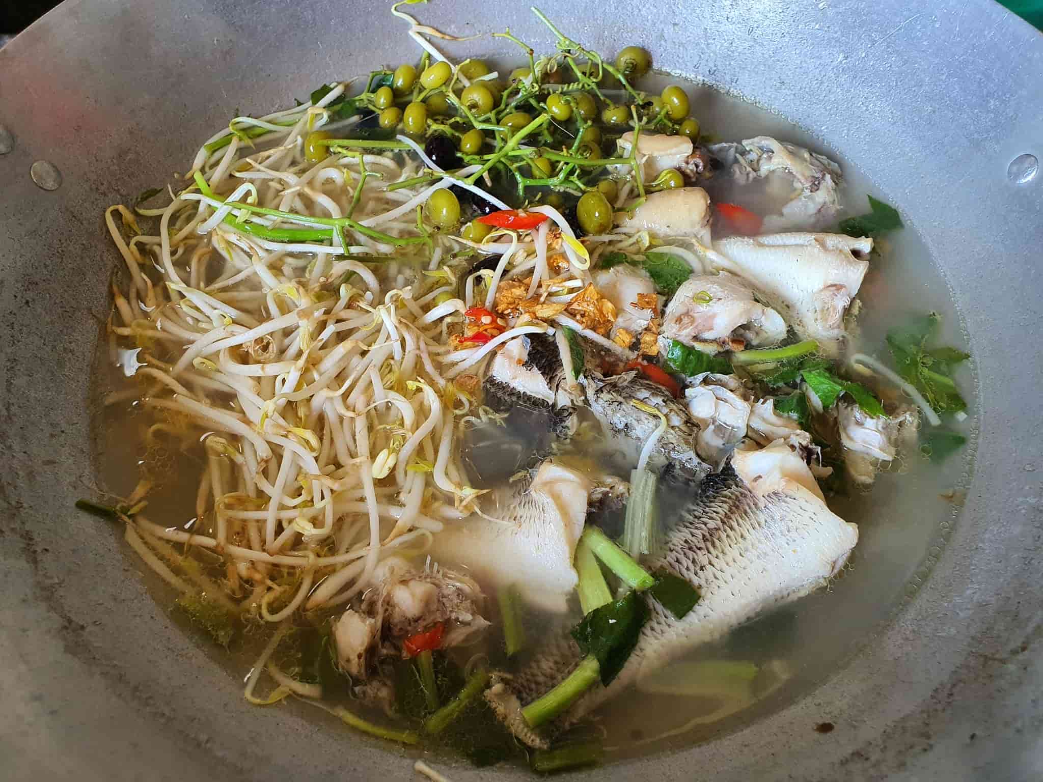 Sour soup with fruit fruit is a dish that can combine a variety of available ingredients. Photo: Ngoai Ty