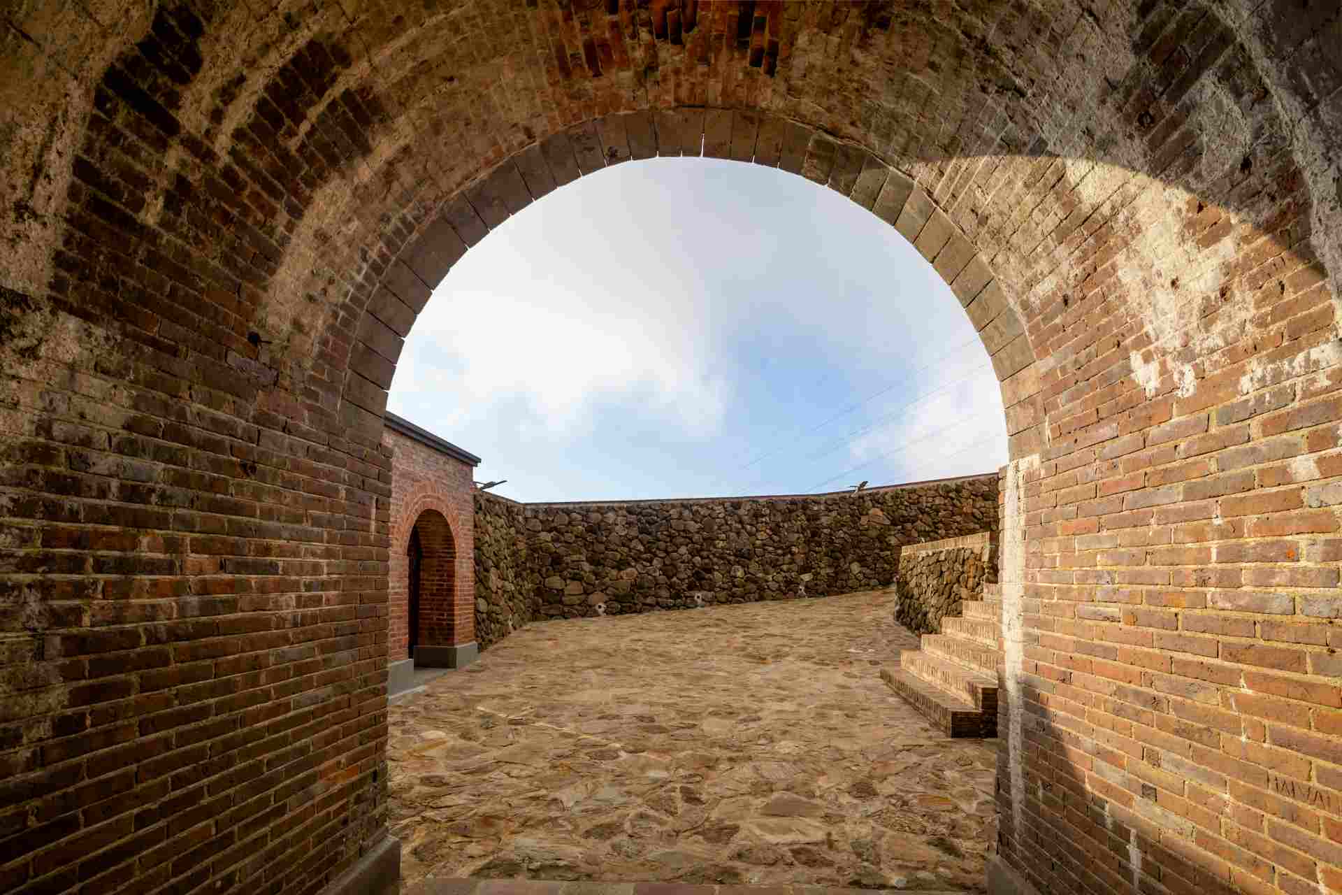 The materials here are mainly bricks and stones.